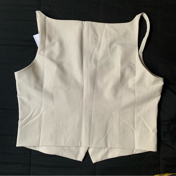 Stradivarius Formal top with buttons L in Ecru NWT Vest - Picture 4 of 5